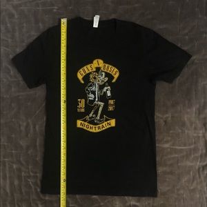 Women’s black Guns N’ Toses T-shirt. Size small